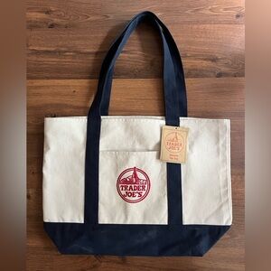 NWT Trader Joe’s Collectible Grocery Tote Bag 🛍️✨